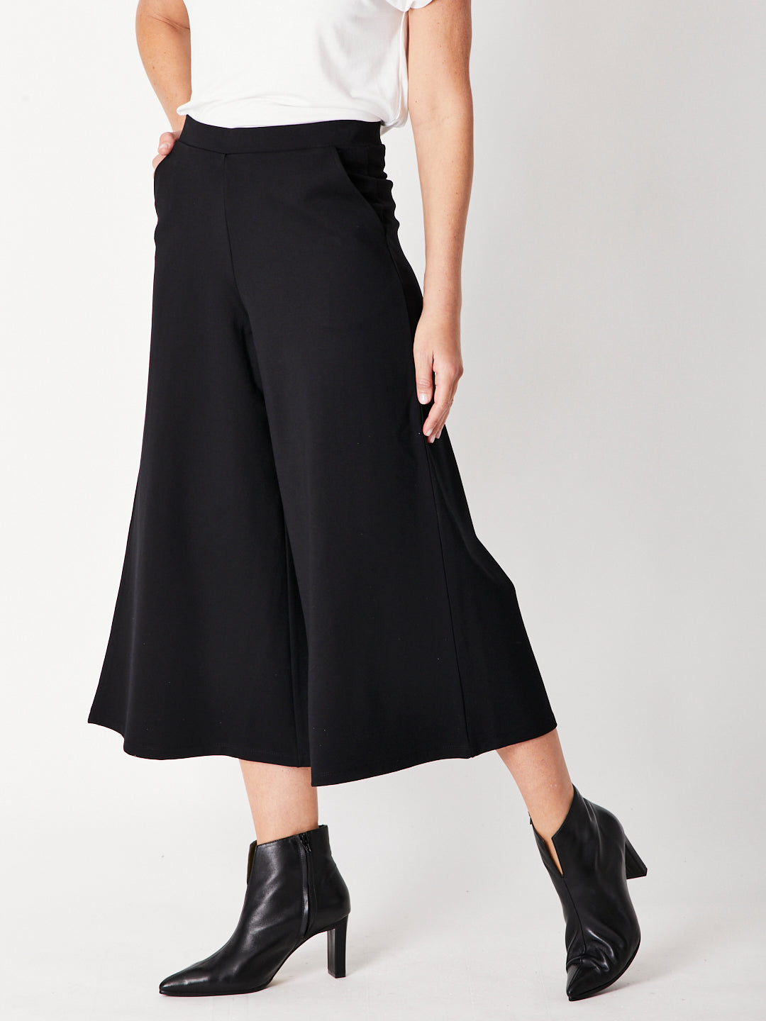 Lux Crop Pant- Black -30012