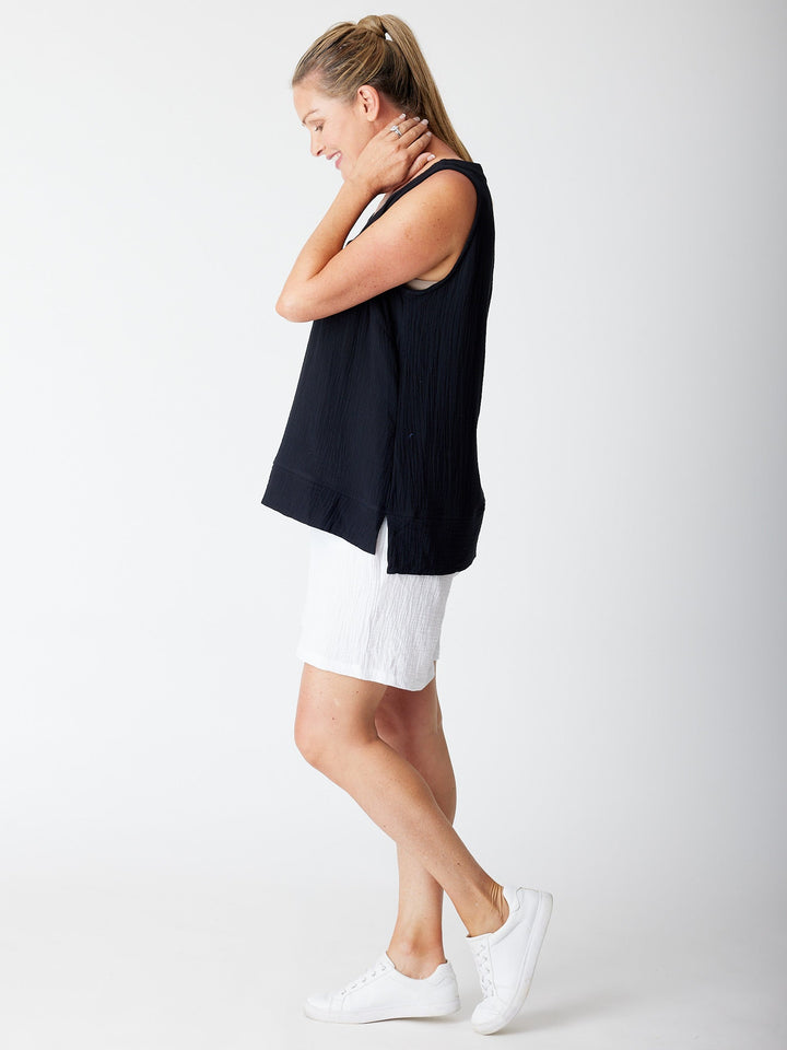 Bonded Vee Sleeveless -Black 30512